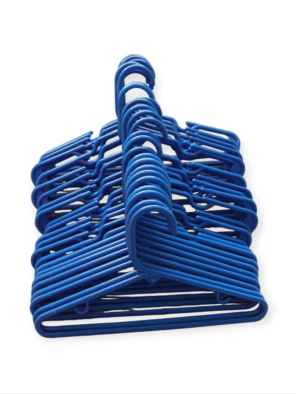 LOT OF 26 KIDS BLUE PLASTIC CLOTHES TUBULAR HANGERS.